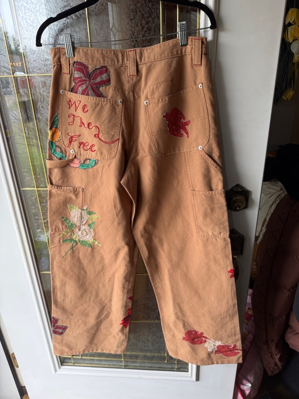 We The Free Tan Patchwork Cargo Pants with Red Floral Appliqués Sz 2 NWT - Picture 7 of 7